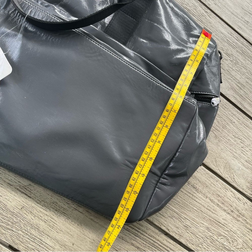 Fabletics The Minimalist Bag Travel Gray Duffle Bag NWT - Picture 7 of 8